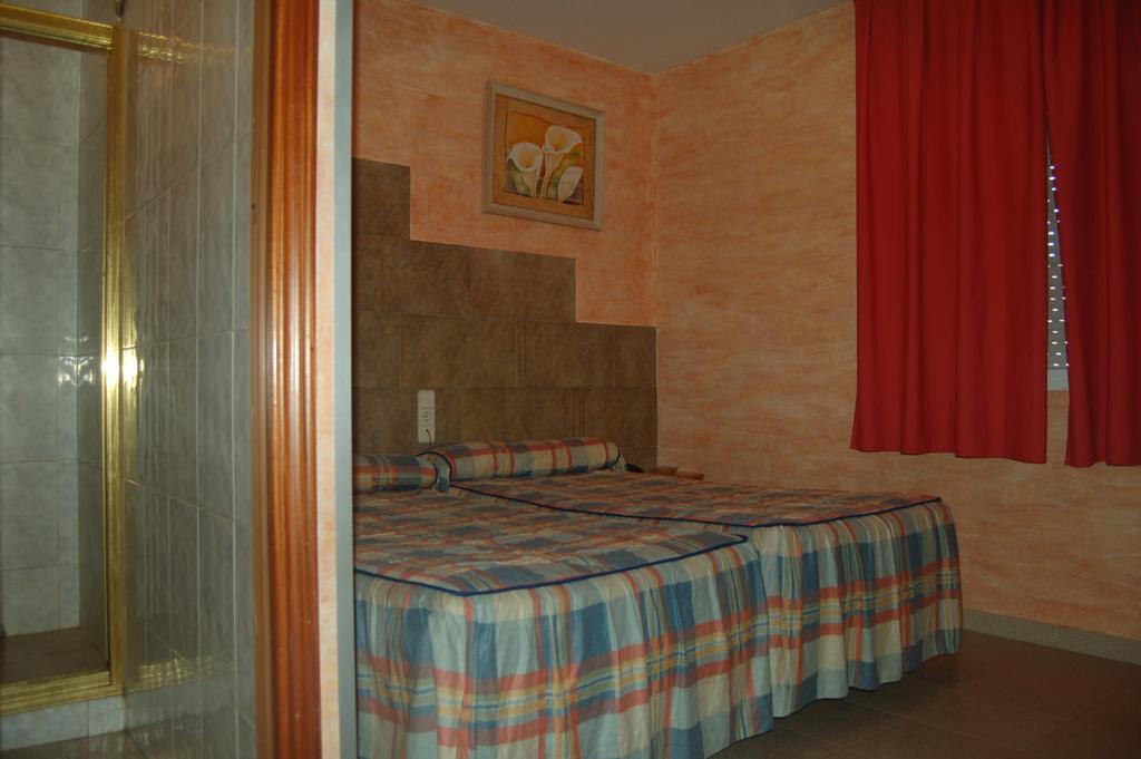 Hostal Mays Numancia de la Sagra Eksteriør billede